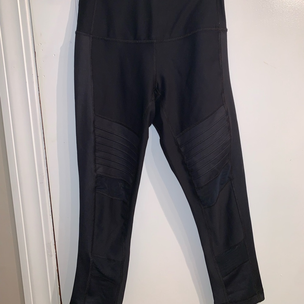 cropped athletic leggings